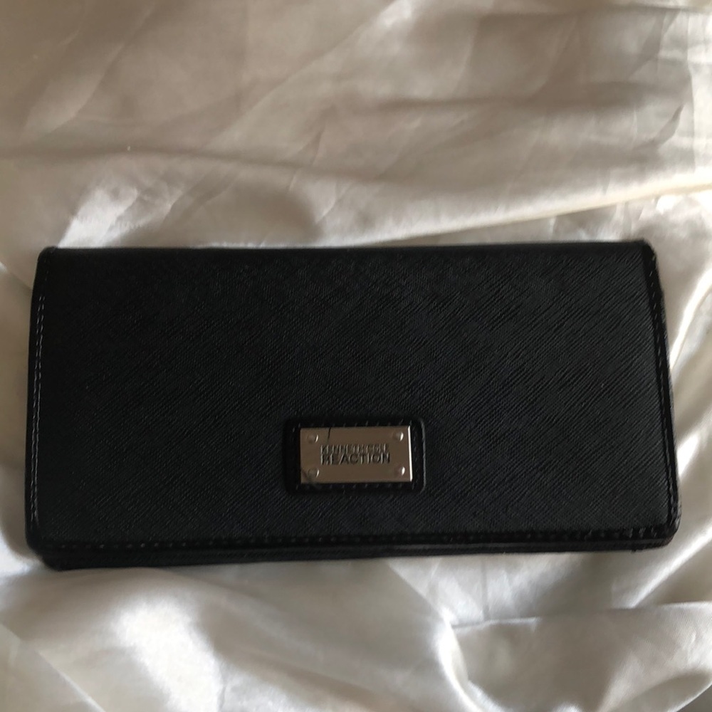 🤣💕🤣CUTE Kenneth Cole wallet
